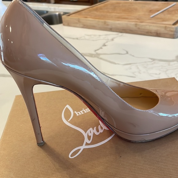 Christian Louboutin Size 40 Nude Patent Pump - Picture 6 of 8